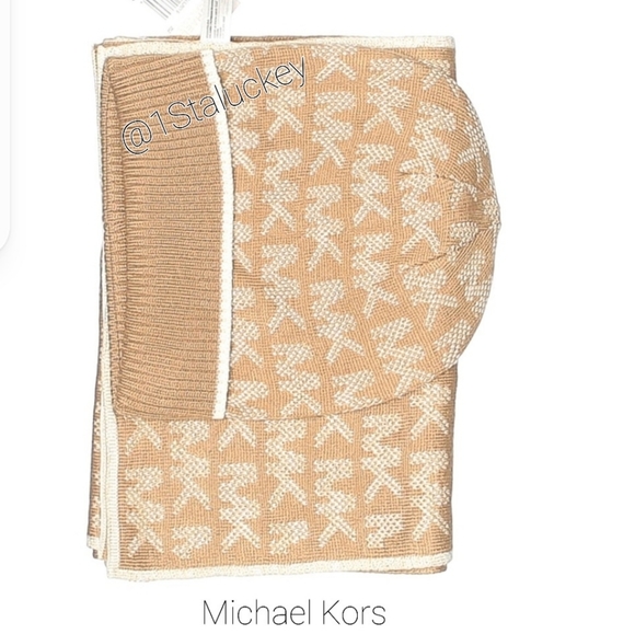 MICHAEL Michael Kors Accessories - MICHAEL Michael Kors Scarf & Hat Set